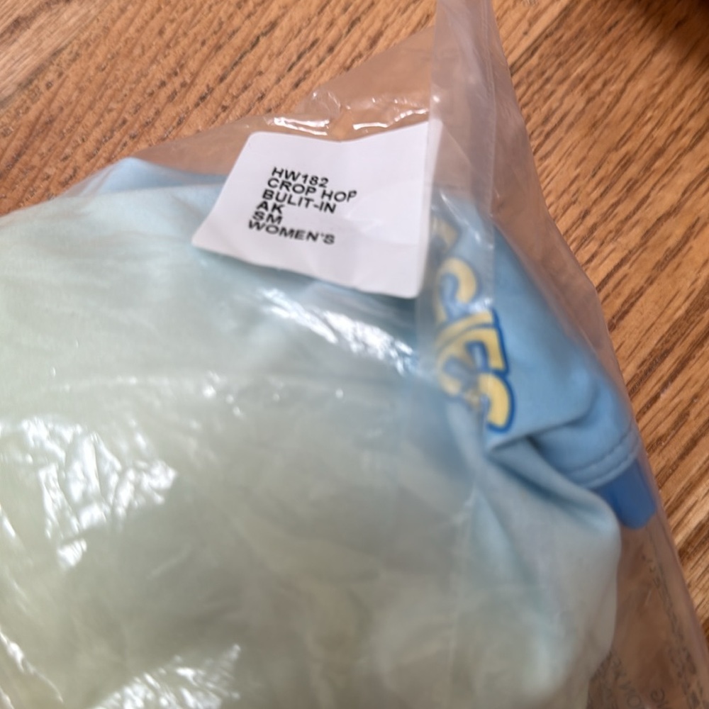 Rabbit hoka crop top - Picture 2 of 5